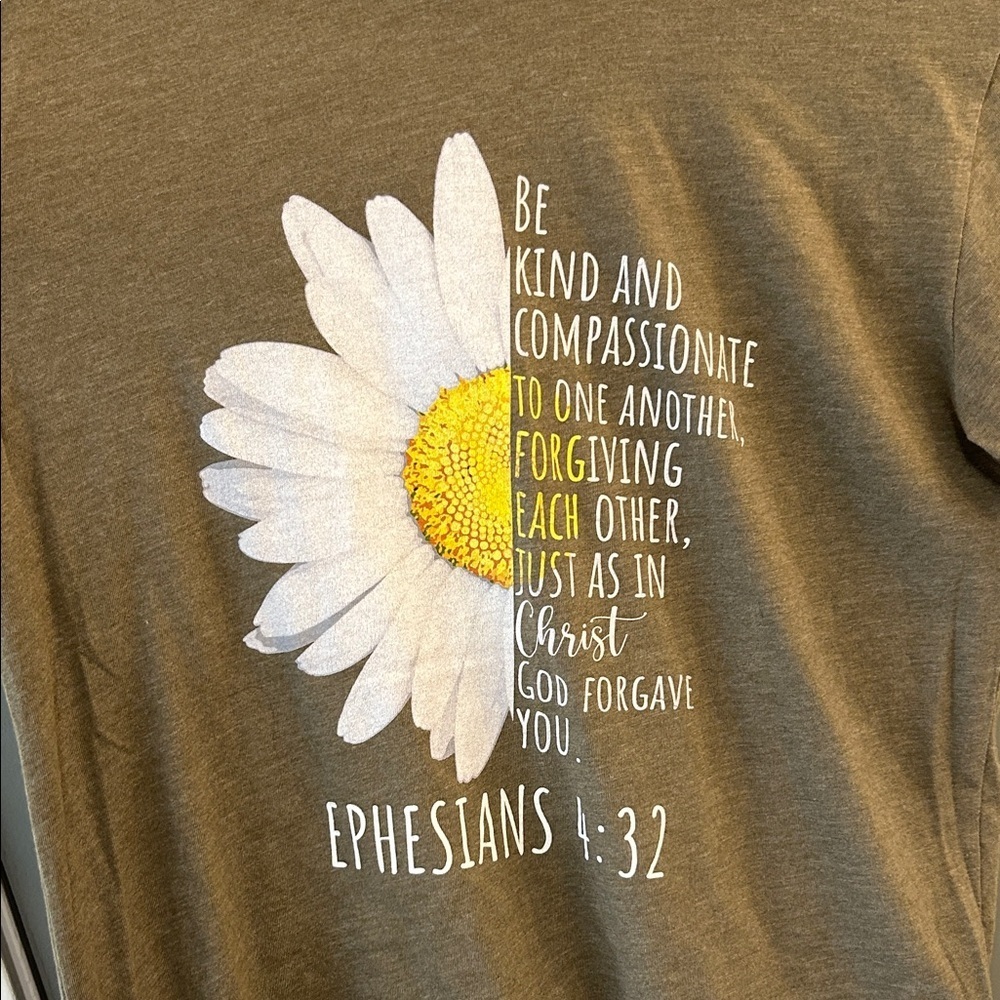 Bella Canvas Olive T-Shirt with Daisy Design Size small